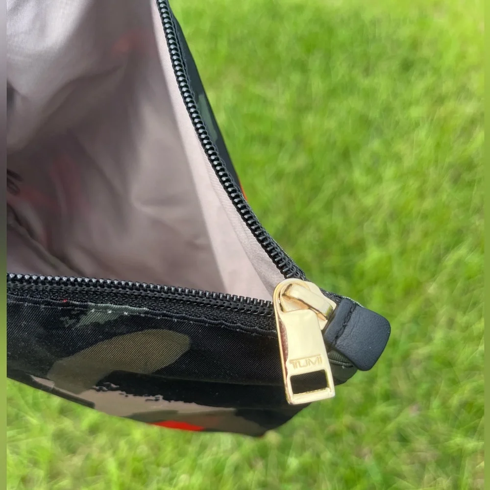 EUC Tumi Voyager Just In Case Backpack in Camo and additional pouch